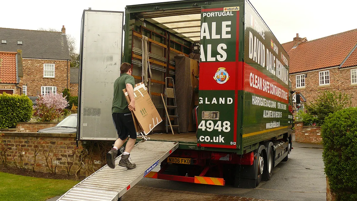 David Dale Removals loading a UK to Spain and Portugal move